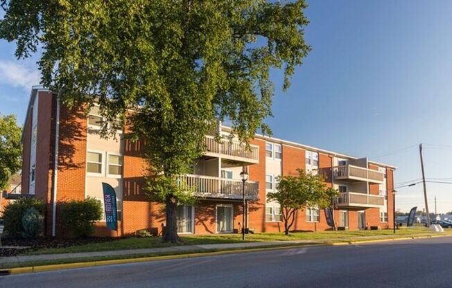 201 223 W SAINT CLAIR ST