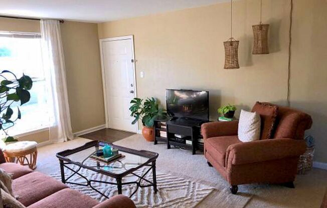 2 beds, 1 bath, 900 sqft, $1,250, Unit 01D