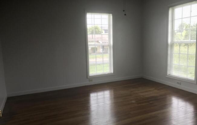 1608 5 AVE E