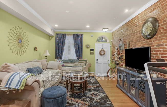 22 N POTOMAC ST