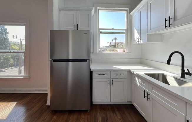 Sunset Apts...Gorgeous Newly Remodeled Apartments..CALL NOW!