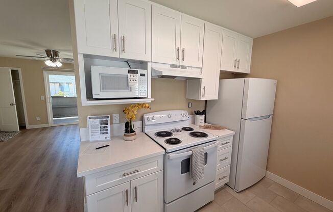 2 beds, 2 baths, 900 sqft, $2,595, Unit 36