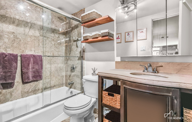 244 W 21 ST