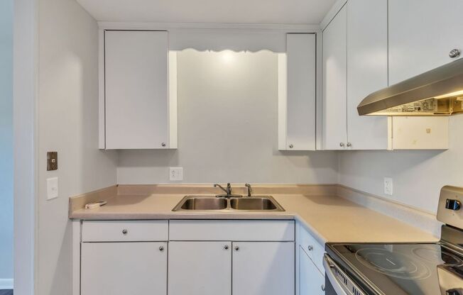 1 bed, 1 bath, 640 sqft, $995, Unit A11