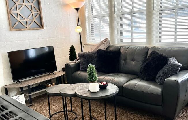 3 beds, 1 bath, $1,370, Unit 534 Patton