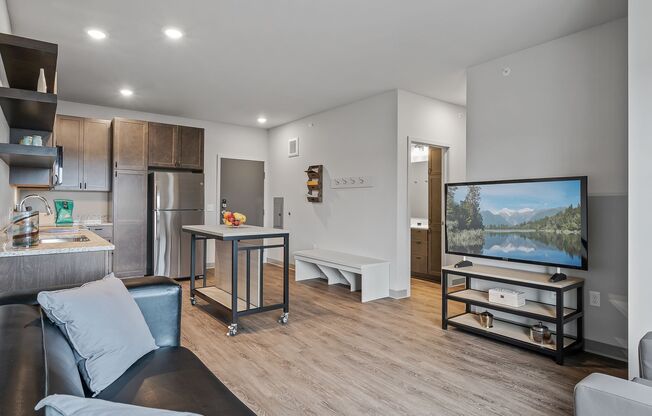 3 beds, 2 baths, 1,015 sqft, $2,355, Unit 206