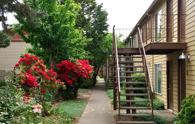 2 beds, 1 bath, 669 sqft, $1,245, Unit 33