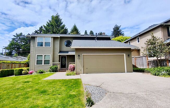 Great 4 bedroom Home Located in the Sought-after First Addition Neighborhood in Lake Oswego!