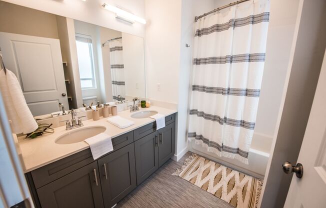 3 beds, 2.5 baths, 1,619 sqft, $1,945, Unit 565