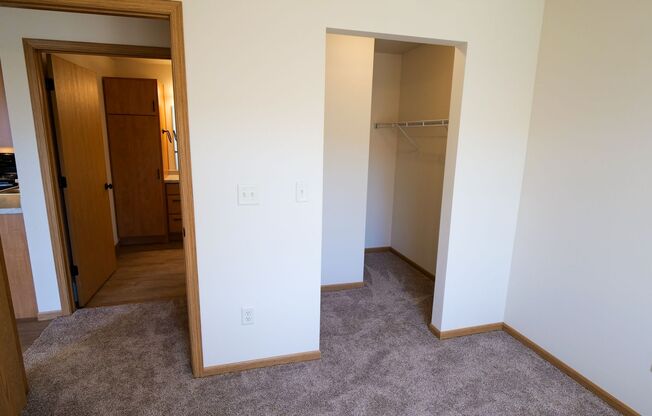 2 beds, 1 bath, 996 sqft, $1,100, Unit 63