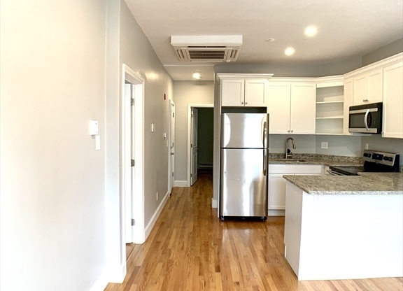 2 beds, 1 bath, 735 sqft, $2,800, Unit 1