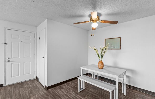 2 beds, 1 bath, 830 sqft, $1,398, Unit E-204