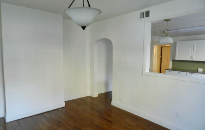 *** South Side Flats * 3 Bedroom House * Fully Renovated * With Fenced In Yard * Walk to E. Carson Shops * Pet Friendly ***