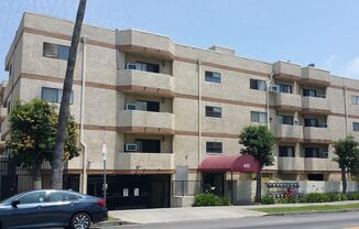 Secured 1 Bed/1 Bath With 1 Covered Parking in Koreatown Available Now!