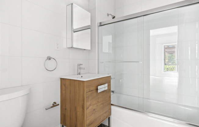 317 W 51 ST