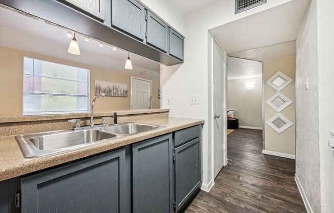 2 beds, 2 baths, 990 sqft, $1,299