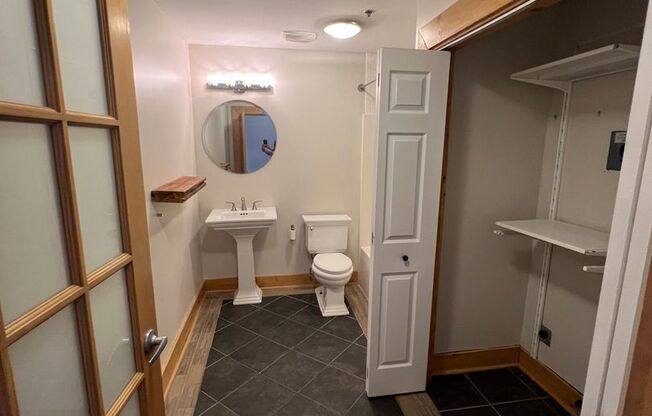 Studio, 1 bath, 442 sqft, $1,240, Unit 352