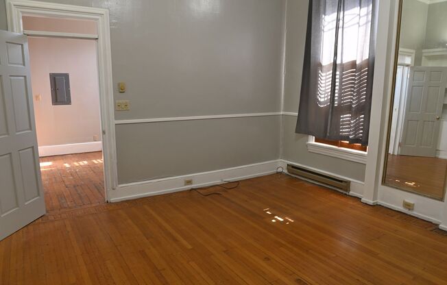 2 beds, 1 bath, $1,175, Unit 204 Forster