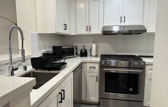 1 bed, 1 bath, 706 sqft, $2,600, Unit 1