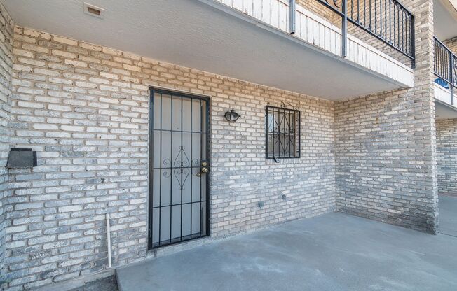 Charming 3 bedroom, 1.5  bath apartment in West El Paso!