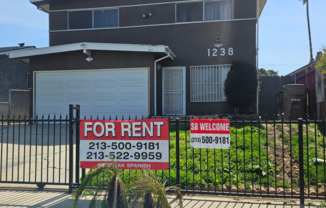 Rent 2bed 1bath $2500,Separate yard and waterbill paid by landlord