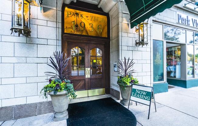 Entrance at Park View Apartments, Chicago, IL 60614