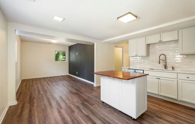 Renovated 3 bed/2 bath with spacious backyard close to downtown.