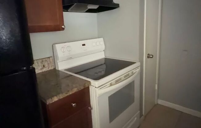 2 beds, 2 baths, 1,000 sqft, $1,495, Unit 4-230