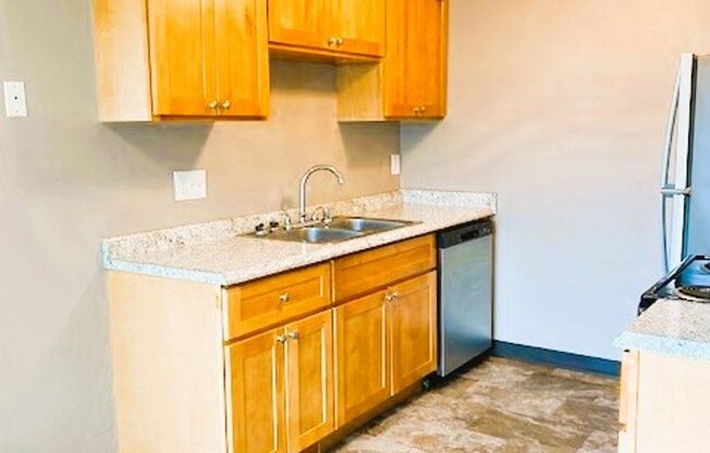 2 beds, 1 bath, 830 sqft, $1,250, Unit B-205
