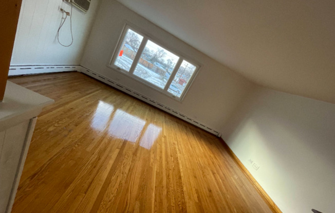 1508 W 127 ST
