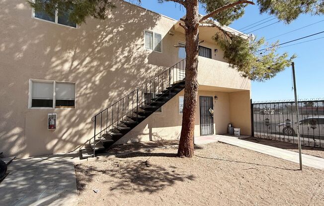 Remodeled 2 Bedroom and 1 Bath Unit Near Eastern and Washington w/ 2 Weeks Free Rent!