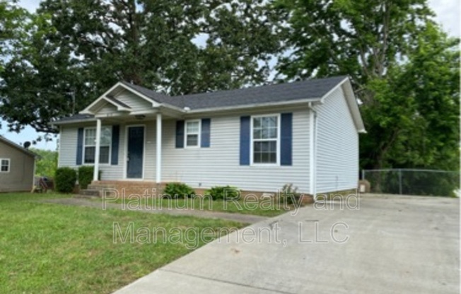 3 beds, 2 baths, 915 sqft, $1,330