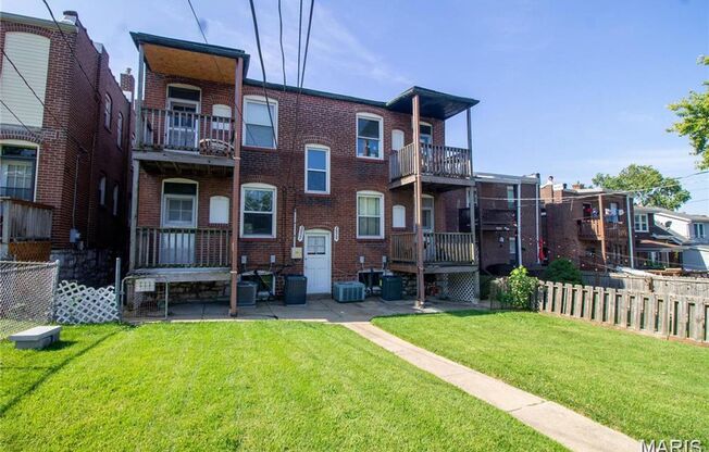 1 bed, 1 bath, 800 sqft, $850, Unit Tholozan 3927 2W
