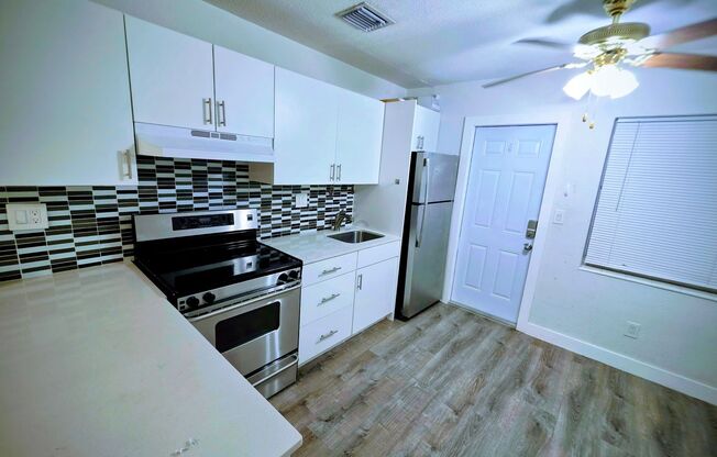 LC 13:22-24 SW 10th St