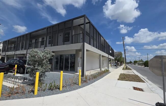 PRIVATE ONE BEDROOM PLUS DEN – BOUTIQUE 8-UNIT COMMUNITY