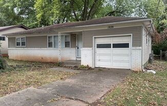 3 Bedrooms! 1 Car Garage! Close to Bass Pro! $1095!