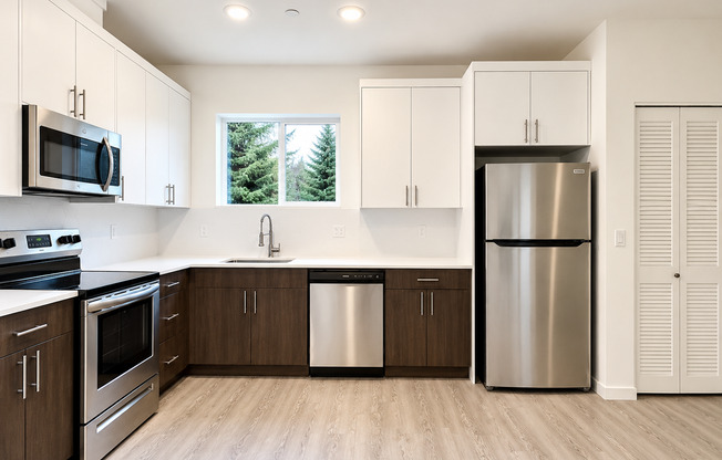 2 beds, 1 bath, 692 sqft, $1,725, Unit 205