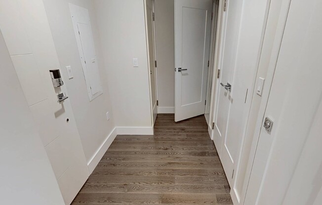 1 bed, 1 bath, $3,200, Unit 305