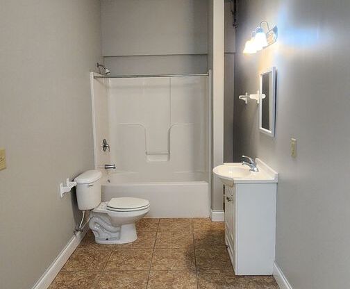 Studio, 1 bath, 750 sqft, $1,150, Unit Studio 5
