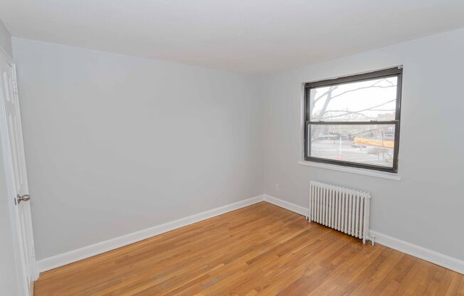 2 beds, 1 bath, $1,695, Unit SQC-227-4