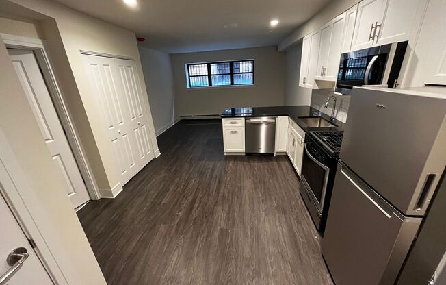 Studio, 1 bath, 550 sqft, $1,500, Unit GR 716-BS
