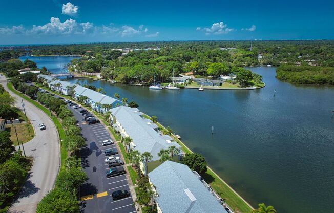 2 beds, 1 bath, $2,100