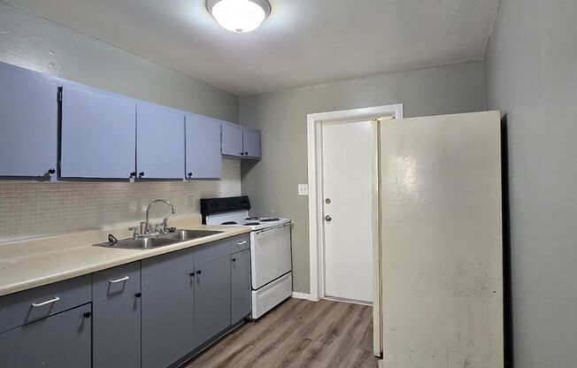 2 beds, 1 bath, $1,350, Unit 10011 N 14th St