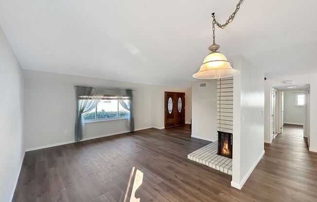 Beautiful 4BD/2BA W/ Attached Garage in Clairemont!