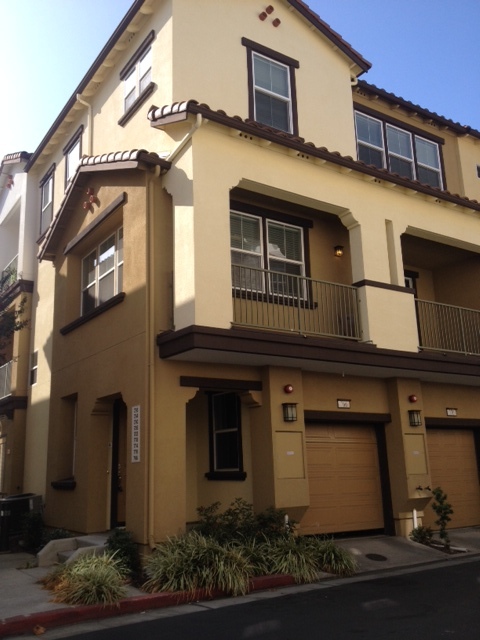 Opportunity Knocks! Updated Tri-Level property right off the 680!