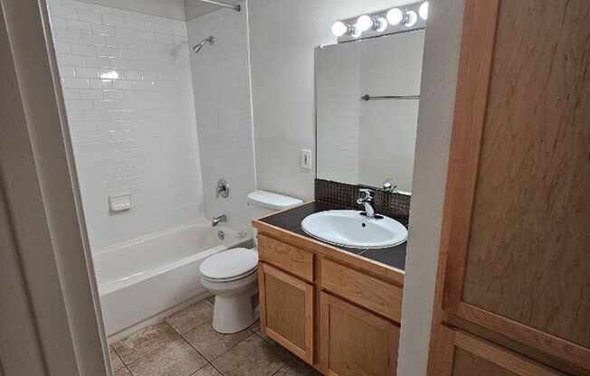 1 bed, 1 bath, 700 sqft, $1,054, Unit ELP2202-146