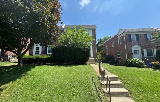 Lovely 3-Bedroom Townhouse in Drexel Hill! Available mid-August!