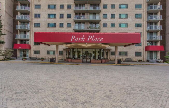Modern Luxury Studio at Park Place | All Utilities Included