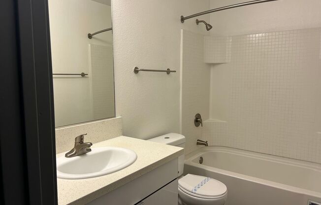 1 bed, 1 bath, 750 sqft, $2,370, Unit A076