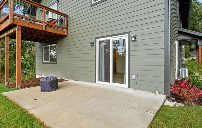 2 beds, 1 bath, $2,000, Unit 535 NE Vena Street